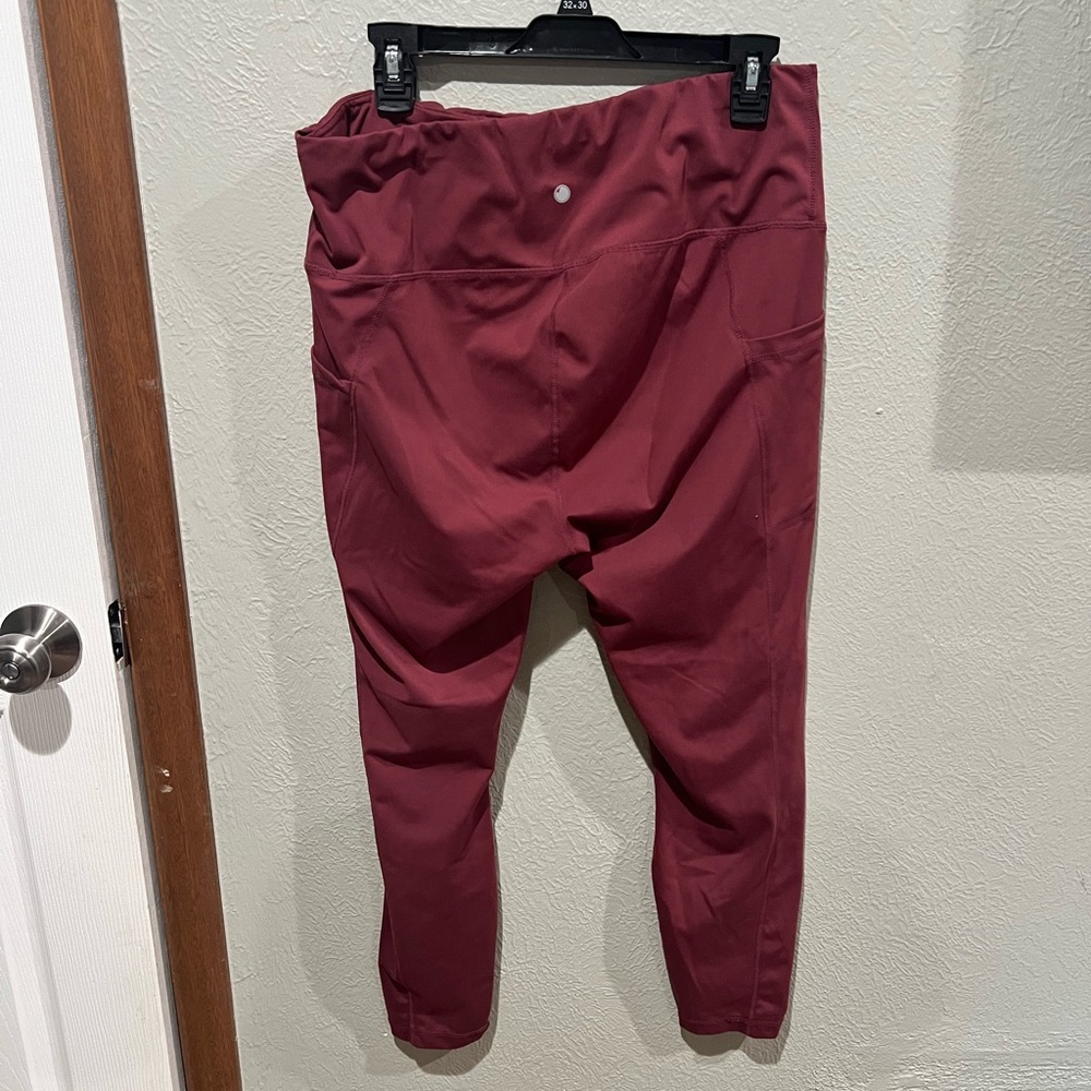 Yogalicious Women's Burgundy Leggings Size 1X Luxe Line EUC Ankle Length - Picture 2 of 3